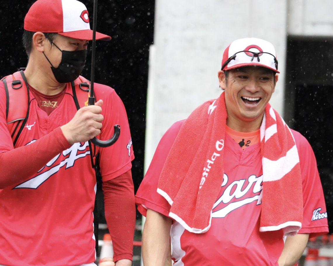 2021年5月5日(水)カープ田中広輔選手、堂林選手の仲睦まじい笑顔