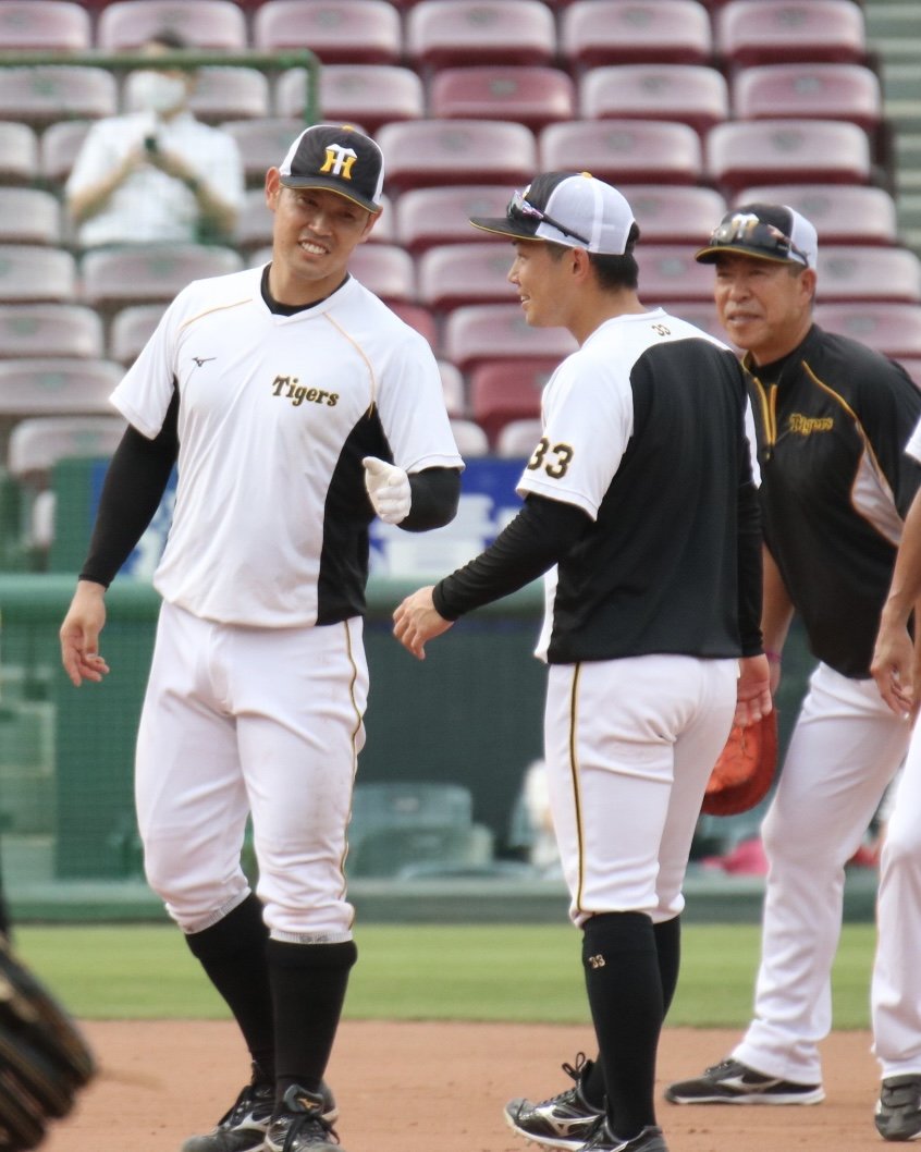 やっぱり首位のチームは笑顔がええの〜🤔』糸原選手、原口選手、北條