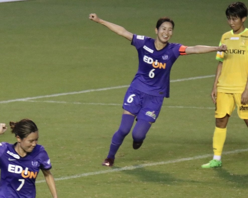 💜サンフレッチェ広島レジーナ川島はるな選手の先制ゴールに喜ぶ、佐山