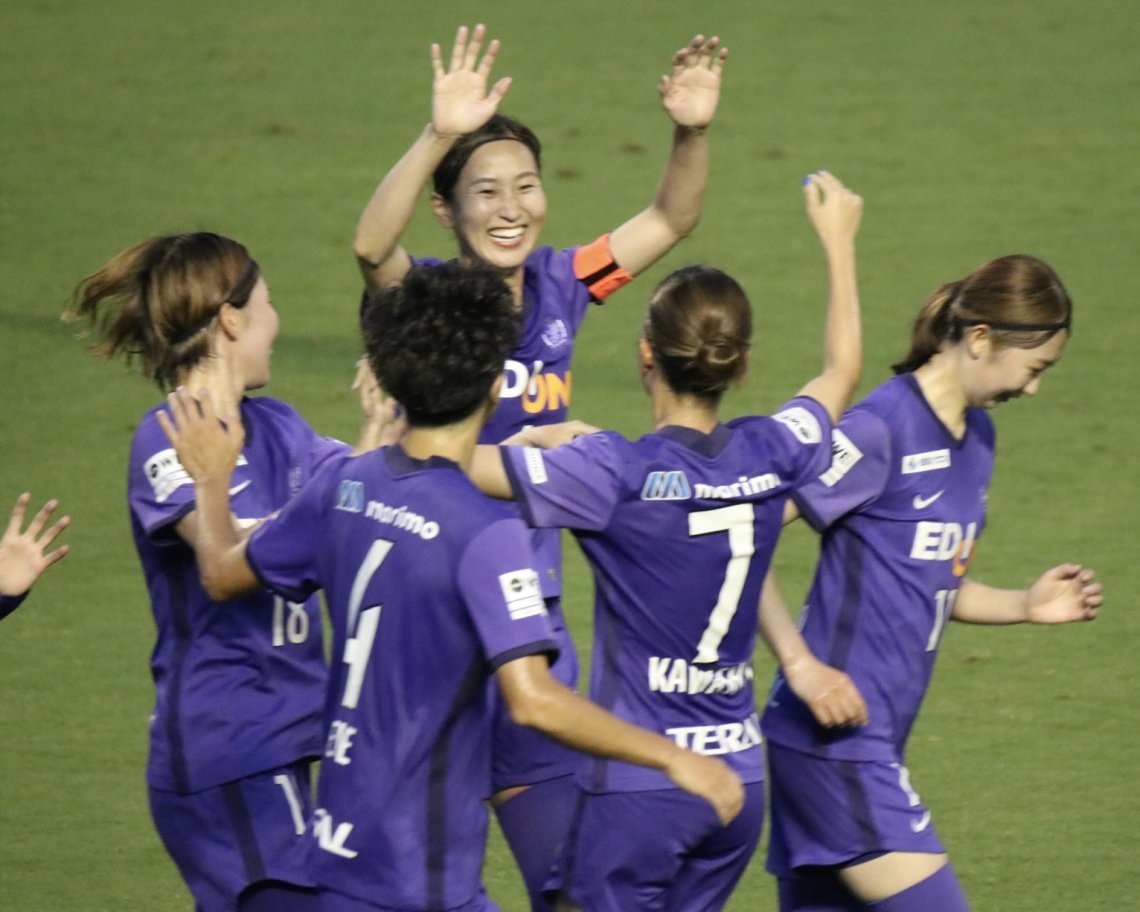 💜サンフレッチェ広島レジーナ川島はるな選手の先制ゴールに喜ぶ、佐山