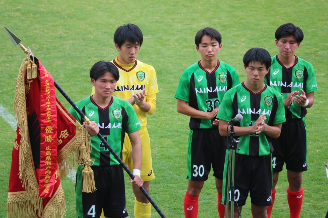 ⚽️小熊監督の胴上げと勝利のラインダンスでピッチもサポートもひとつ