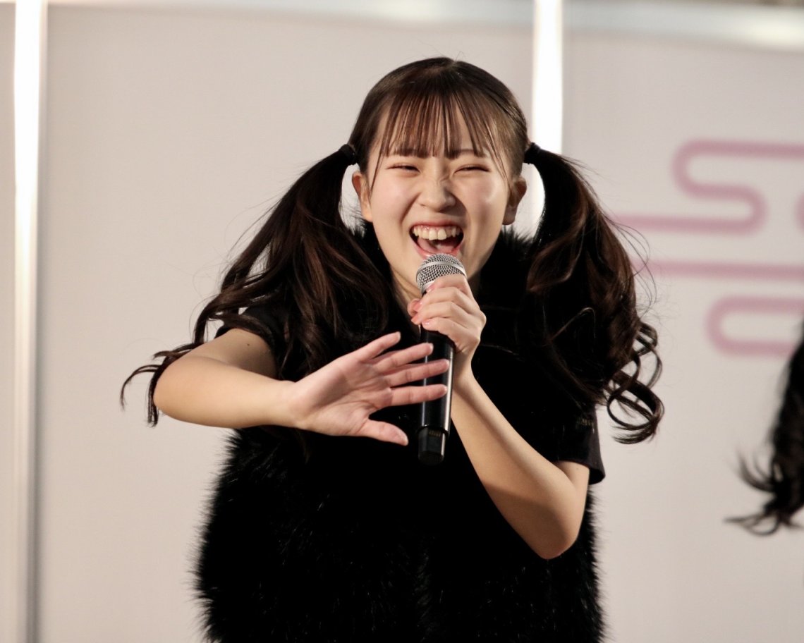 島根ふるさとフェアをしまねっこと盛り上げるアクターズスクール福山校BLACK†ROSEの西原悠桜（ユラ）さんの笑顔🥰 | 日刊わしら -  HIROSHIMA DAILY WASHIRA