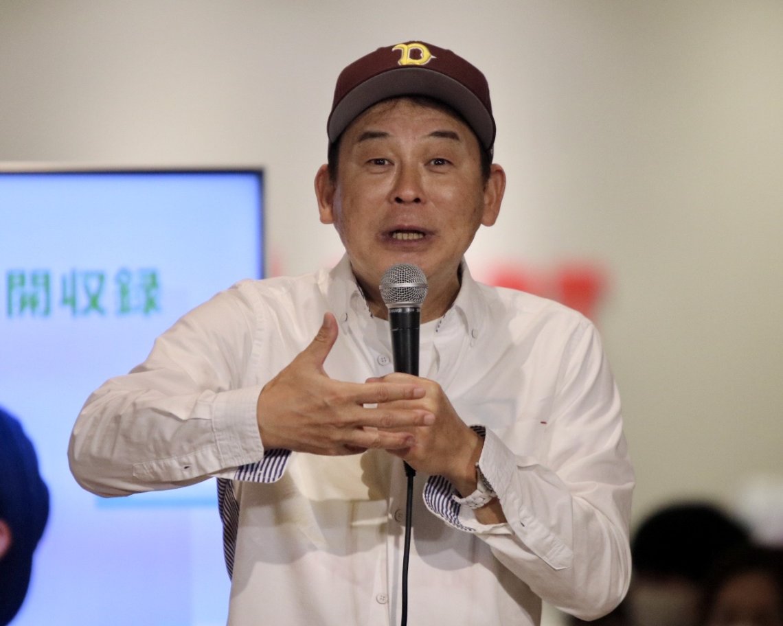 予想以上のレクトの観客の多さに『みなさん1人、二千円！』と定番ネタ