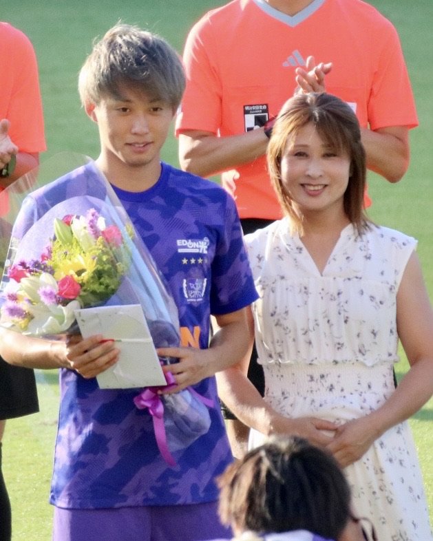 元サンフレッチェ広島　森島司選手　J1通算25000ゴール　記念 Tシャツ 🏹J1リーグ通算150試合出場を達成し、試合前に表彰される