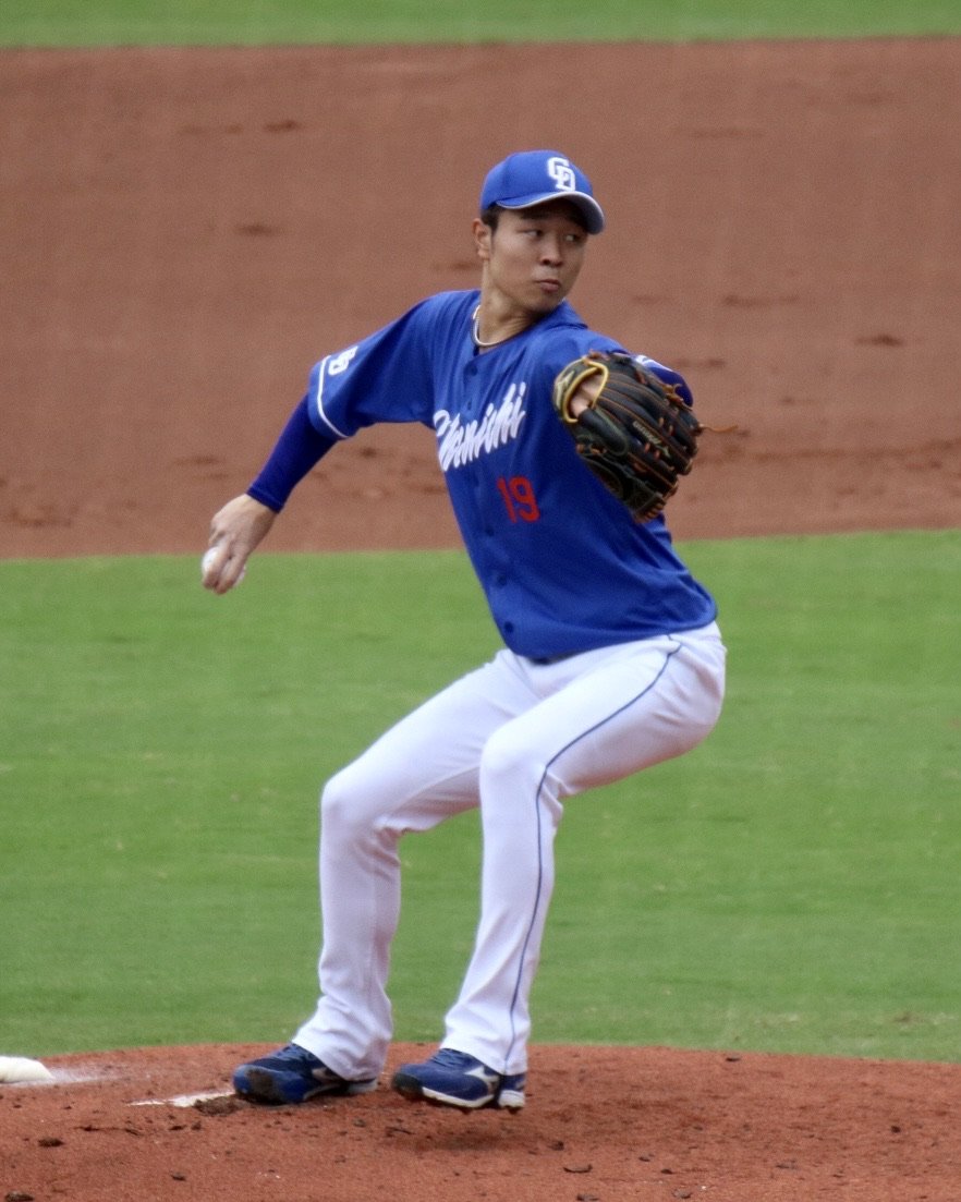 🧢2日の試合、20号ソロホームランを放ちビシエド選手とハイタッチを