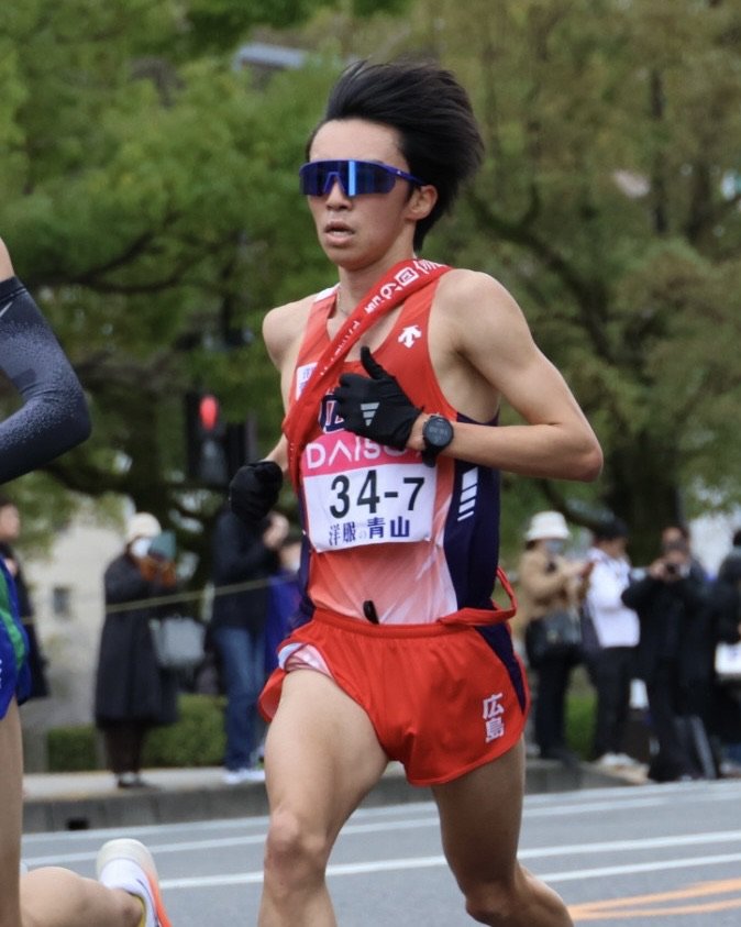 駒澤大学監督　藤田敦史　サイン色紙 Looking back at the Hakone Ekiden] Komazawa University coach