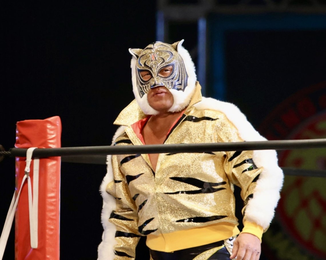 🐯初代タイガーマスクをイメージをさせるパフォーマンスでボート