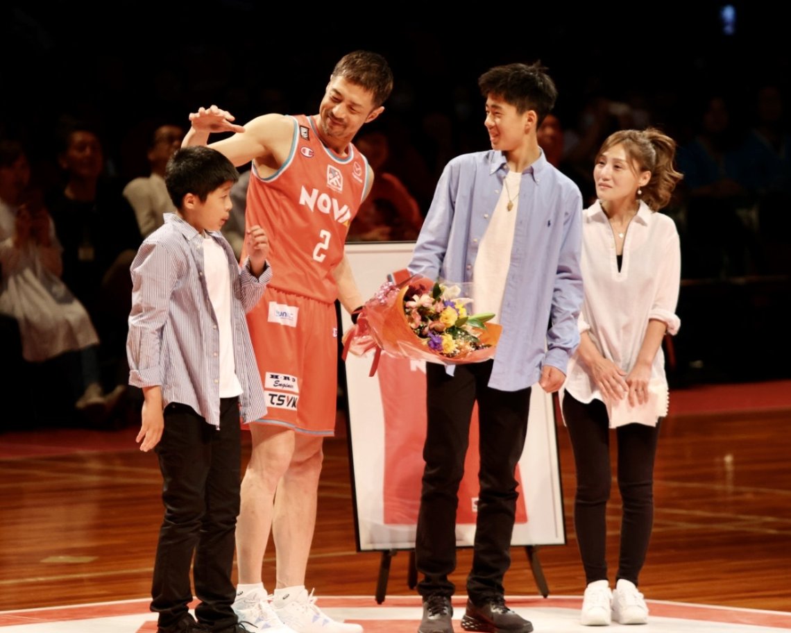 🔶引退セレモニーで、息子さんからの手紙に感動！目頭を押さえ涙する