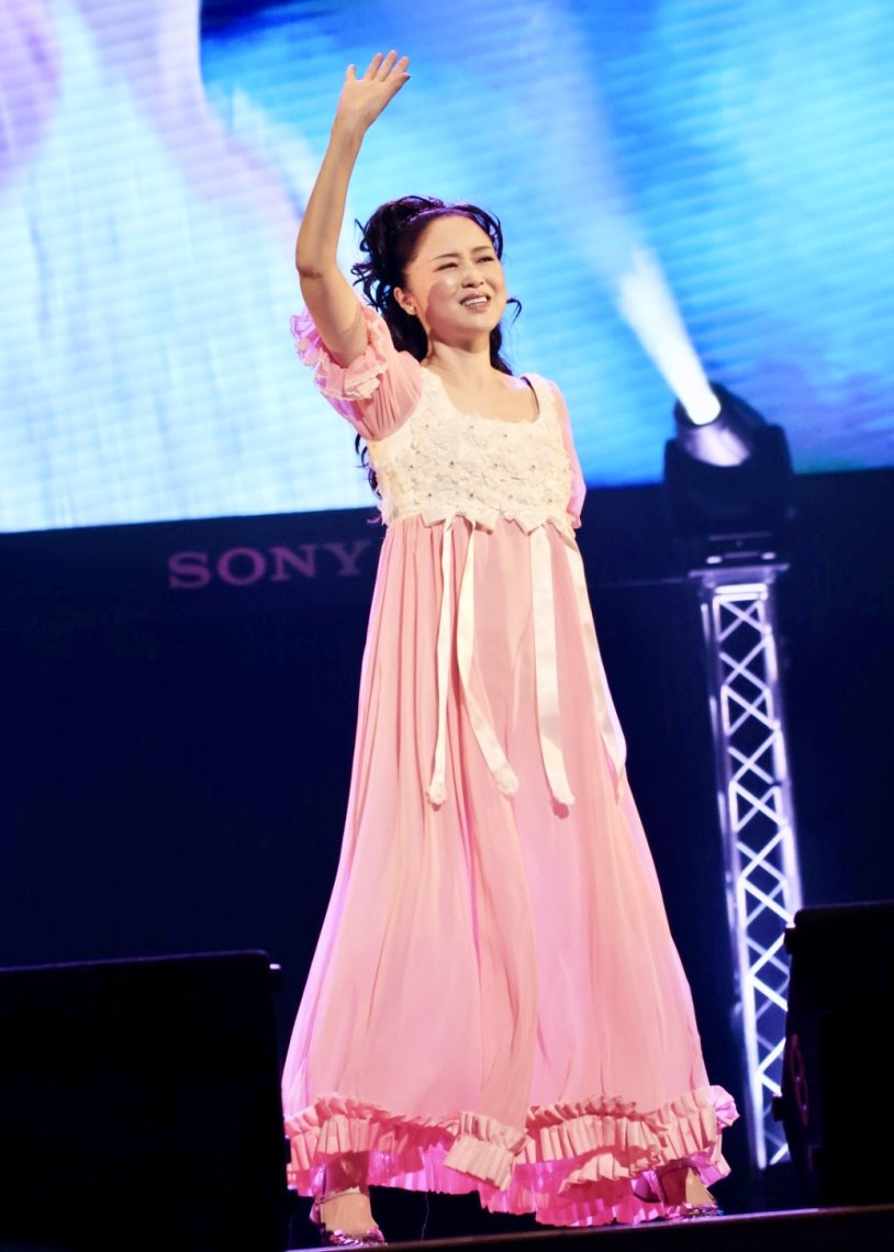 👗『夏の扉を開けて〜👋👋👋』と、聖子ちゃんの手をヒラヒラさせる