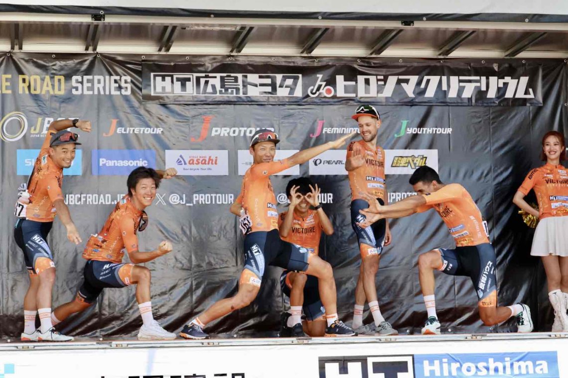 🚴‍♀️プロチーム紹介で「オノデライダー」ポーズを取る小野寺玲選手