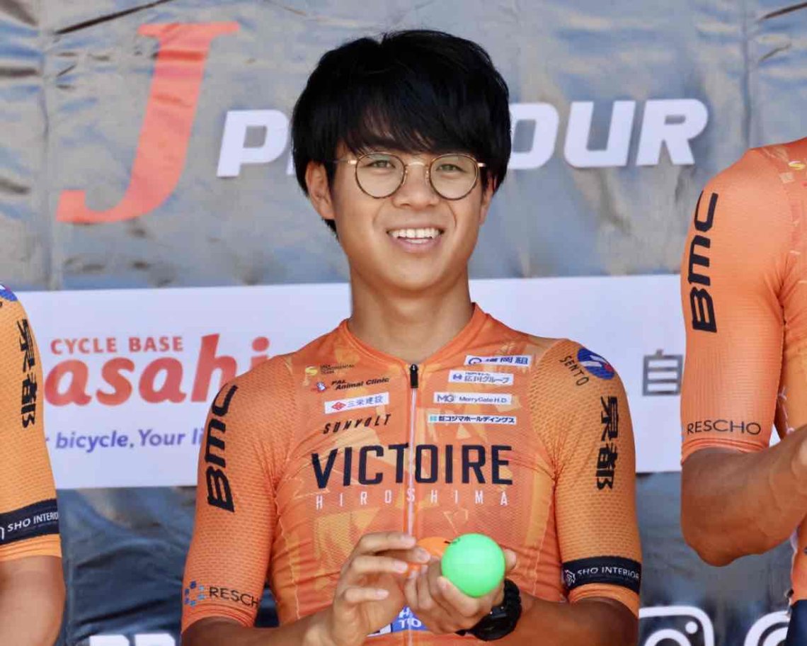🚴‍♀️プロチーム紹介で「オノデライダー」ポーズを取る小野寺玲選手