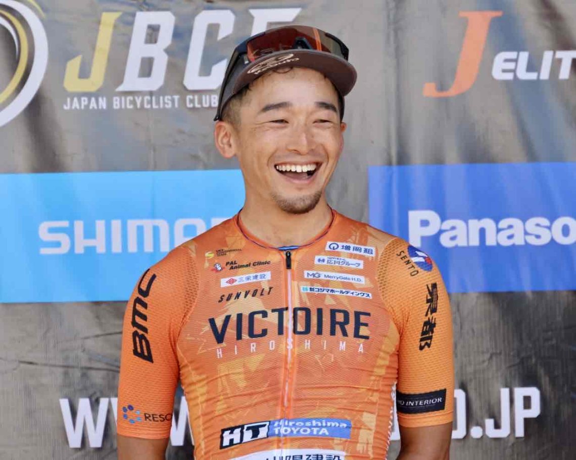 🚴‍♀️プロチーム紹介で「オノデライダー」ポーズを取る小野寺玲選手