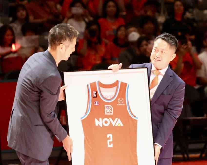 🏀背番号＃2 永久欠番セレモニーに登場する広島ドラゴンフライズ