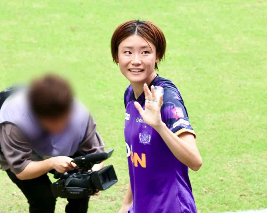 💜14日WEリーグ新潟戦、4連勝を飾りサポーターの声援に応える