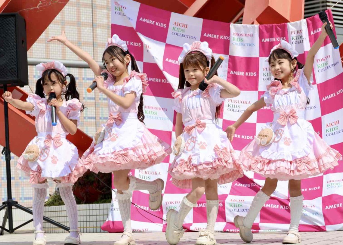 🤍広島アイドルパレードの全員が揃うランウェイでファンの声援に応える