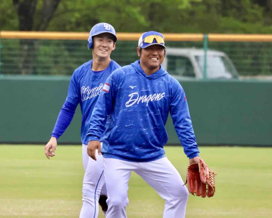 ⚾️11日ウエスタン広島戦、試合前の練習で明るく大きな声を出す中日
