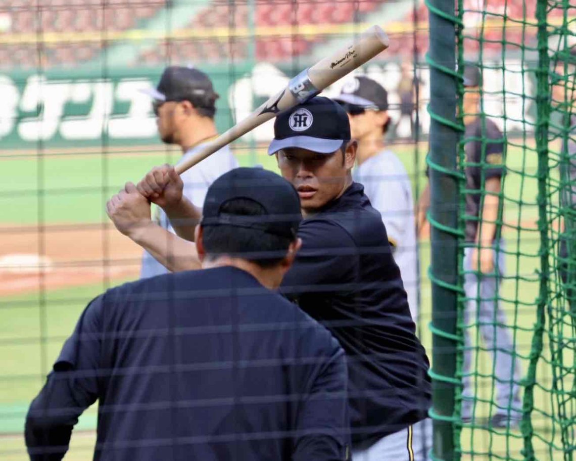🐯13日マツダ、試合前にバッティング練習をする阪神タイガース原口
