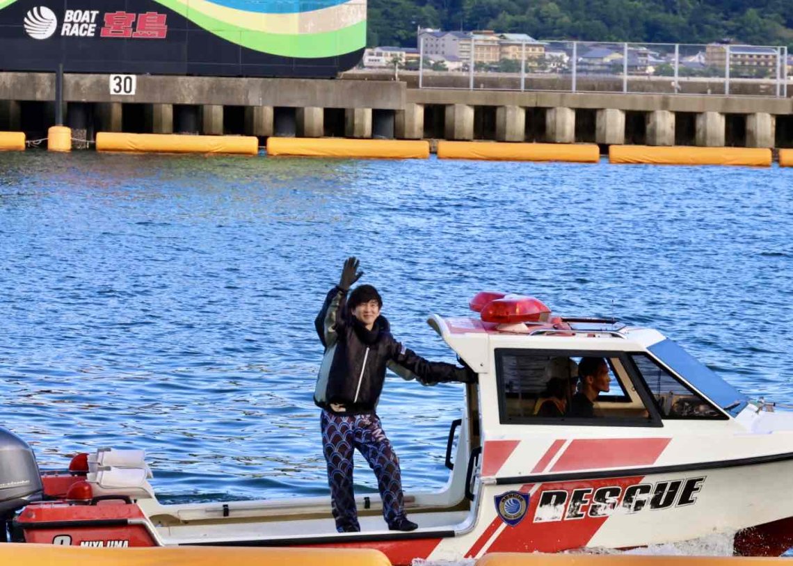 ⛩️🚤ボートレース宮島GⅢ「第13回サッポロビール杯」表彰式に手を