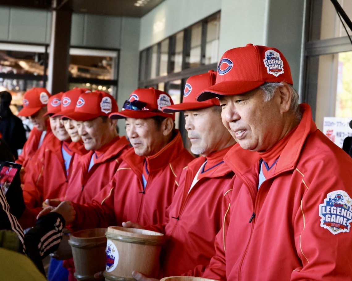 CARP LEGEND GAME 2025】マツダスタジアム正面ゲート入口で樽募金を
