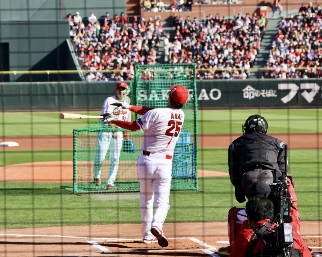 CARP LEGEND GAME 2025】新井貴浩監督から突然バッティングコーチに