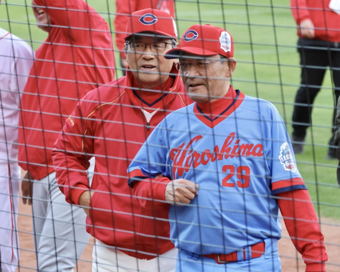 CARP LEGEND GAME 2025】 75年チャンピオンフラッグを持ってラウンド