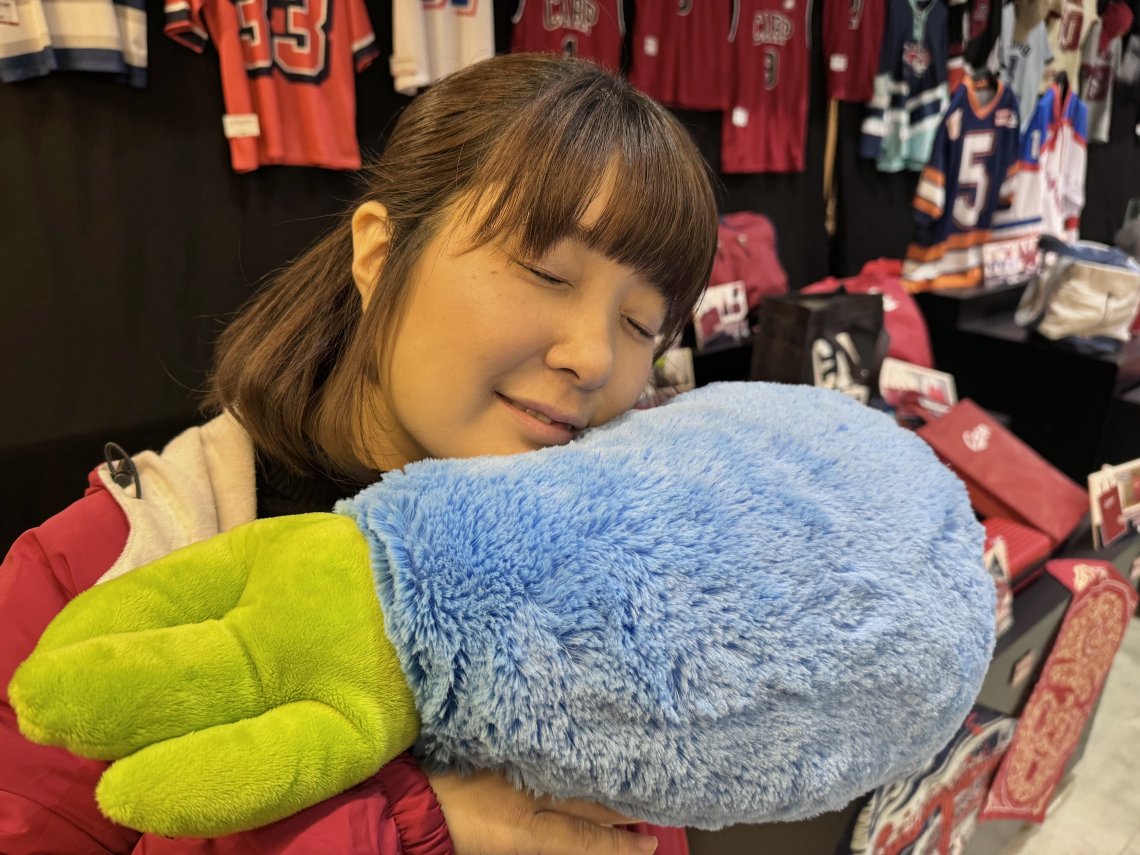 彼の腕枕よりヤツの腕枕！2026カープ新グッズレポ④ | 日刊わしら