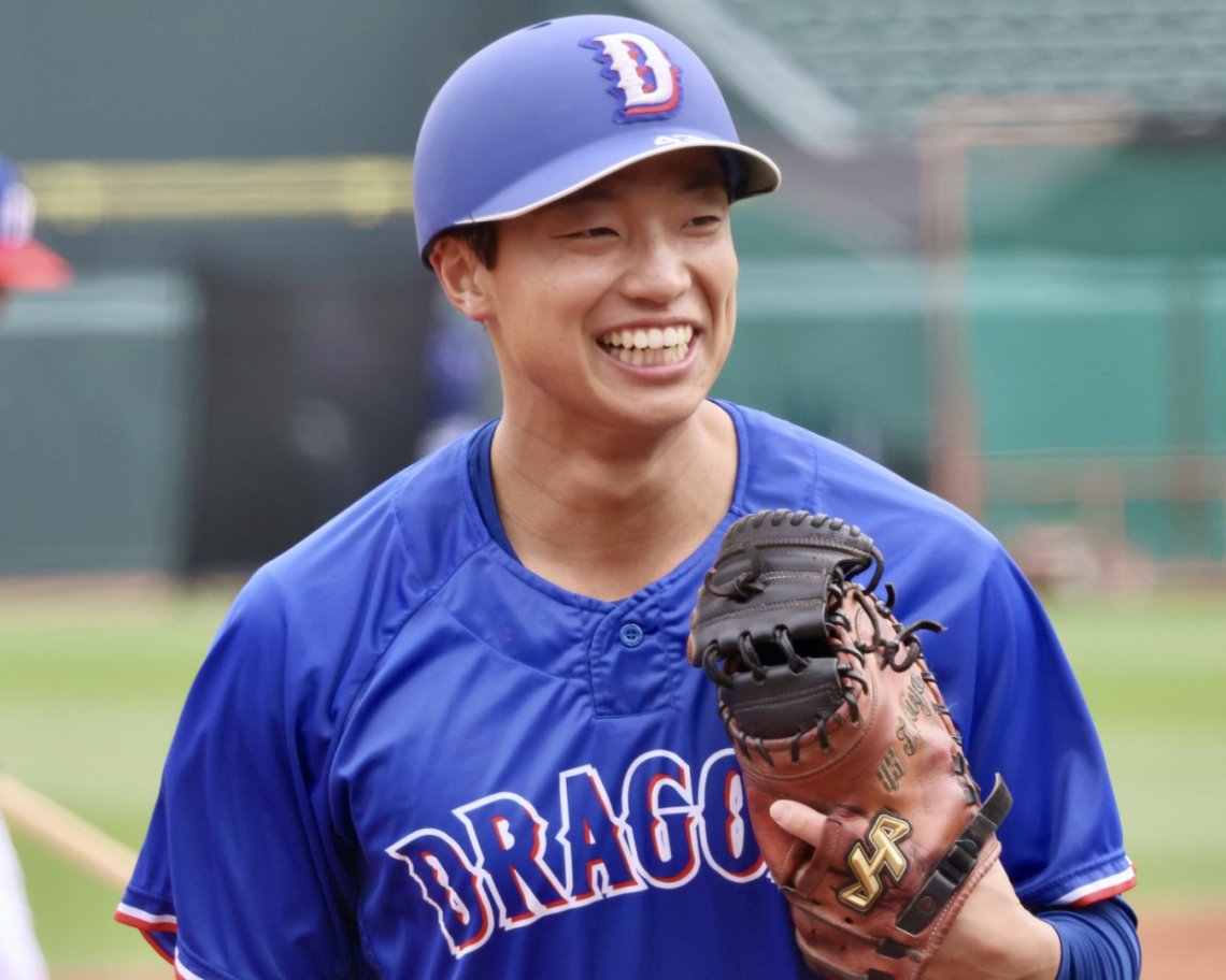 ⚾️【8日オープン戦・広島-中日】試合前練習を🔆明るい笑顔で巡回する