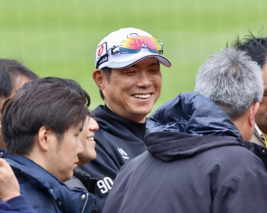 ⚾️22日マツダ】試合前に笑顔で🗞️囲み取材に応じる福岡ソフトバンク