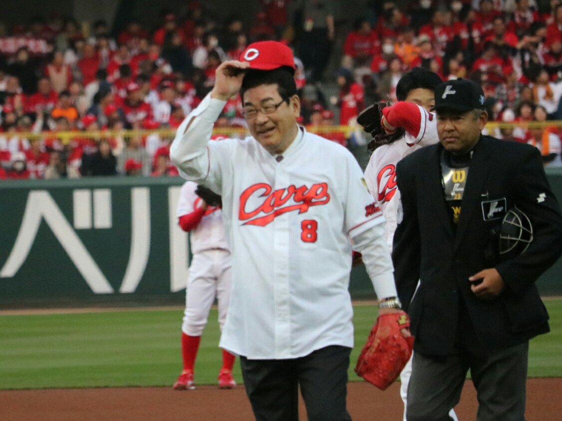広島カープOB廿日市高校出身、永久欠番8の山本浩二さん始球式での笑顔