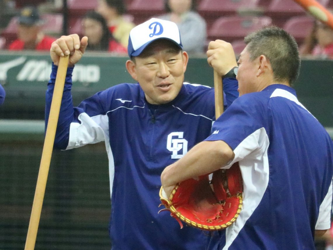 中日ドラゴンズ中村武志氏バッテリーコーチの笑顔 | 日刊わしら