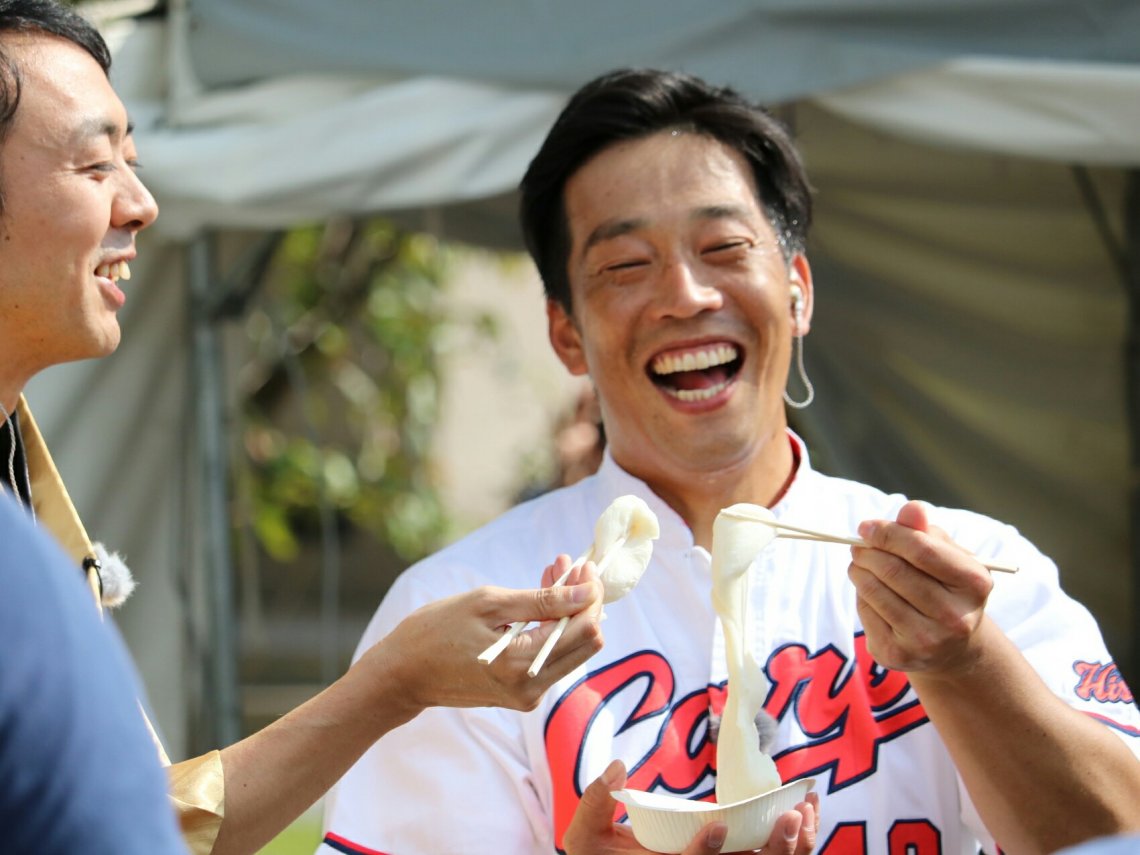 ひろしまフードフェスティバル・天谷宗一郎さん『うまいでがんす～』の