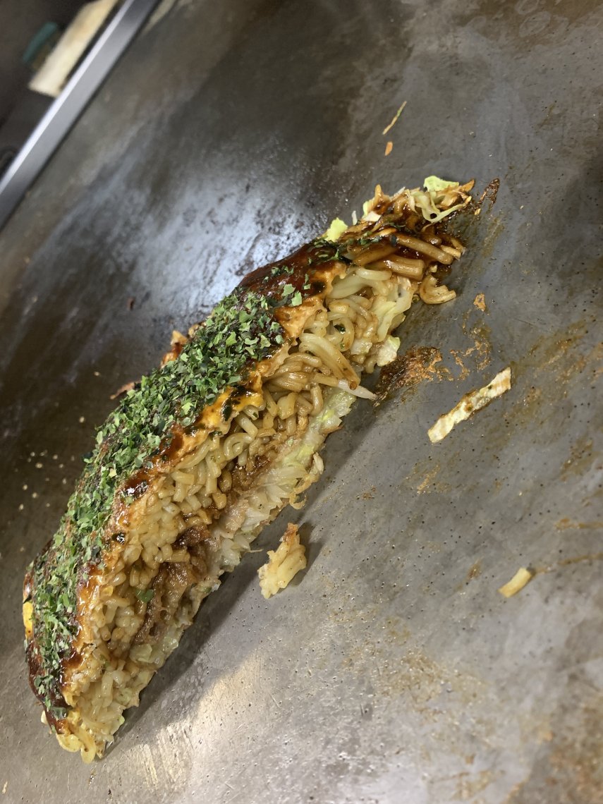 鉄板　お好み焼き屋で40年使用 待てる人だけ来て｣ 鉄板1枚で16席をさばく 創業80年のお好み焼き店